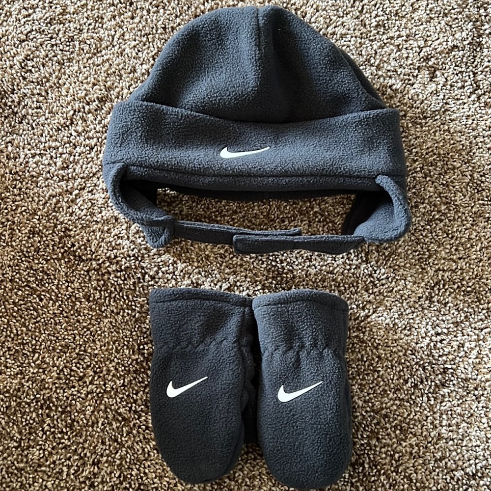 Nike Toddler hat and gloves dark gray.